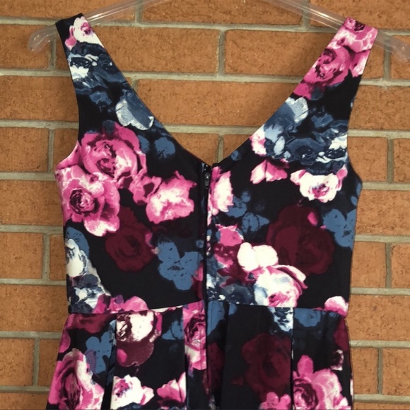 🌺TRIXXI🌺ALL OVER FLORAL DRESS WITH POCKETS🌺 - Picture 4 of 8